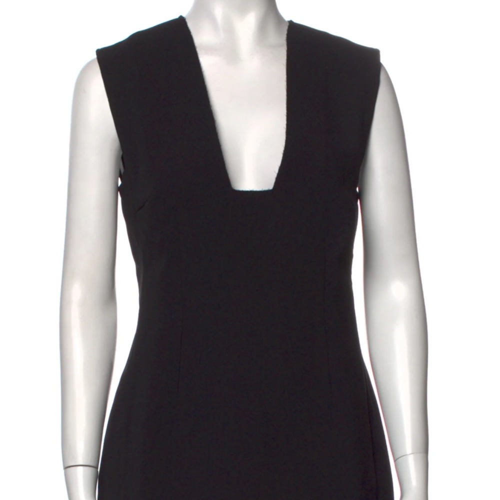 Behno V-Neck Sleeveless Top